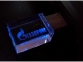 USB-флешка на 32 Гб прямоугольной формы, под гравировку 3D логотипа, материал стекло, с деревянным колпачком красного цвета, синий - 3