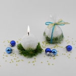Новогодняя свеча "Снежок на елке"