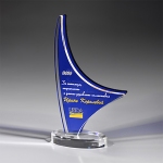 Награда из прозрачного и цветного акрила на постаменте AA212-BL