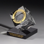 Награда из прозрачного стекла на постаменте из черного акрила CV818